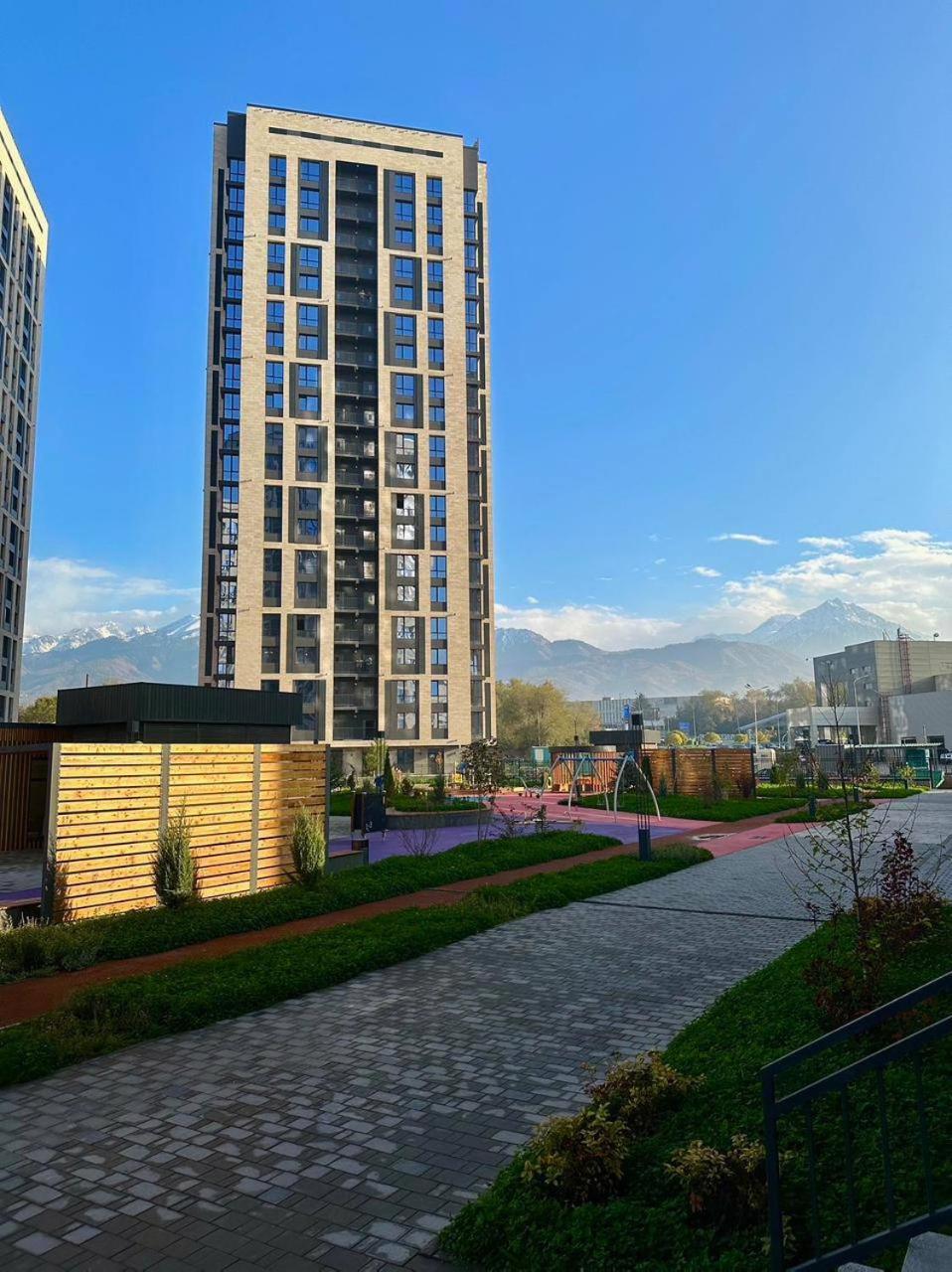 Современная Квартира С Идеальной Локацией Apartment Almaty Exterior photo